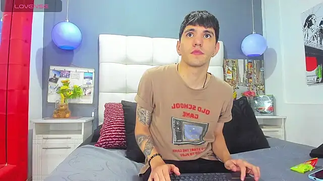 Snapshot of Matteo12_ chatting on 10-27-25, 02:59 Matteo12 online show from 10-27-25, 02:59