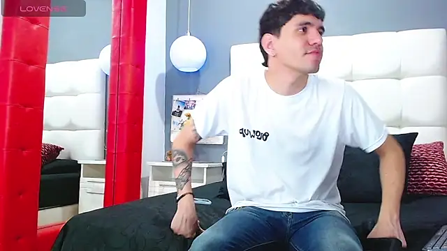 Snapshot of Matteo12_ chatting on 10-30-25, 03:08 Matteo12 online show from 10-30-25, 03:08