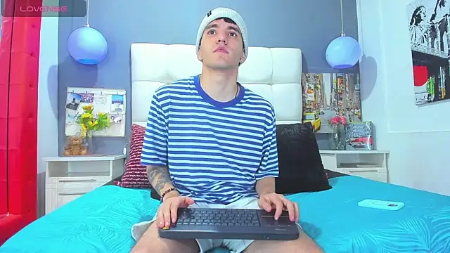 Snapshot of Matteo12_ chatting on 10-31-25, 03:07 Matteo12 online show from 10-31-25, 03:07