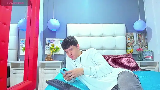 Snapshot of Matteo12_ chatting on 11-02-25, 02:47 Matteo12 online show from 11-02-25, 02:47