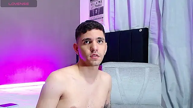 Snapshot of Matteo12_ chatting on 11-06-25, 04:46 Matteo12 online show from 11-06-25, 04:46