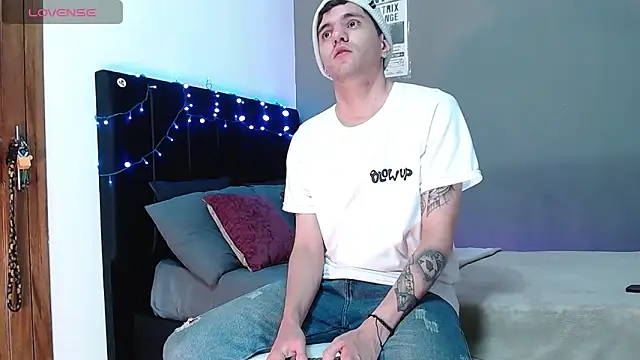 Snapshot of Matteo12_ chatting on 12-02-25, 08:04 Matteo12 online show from 12-02-25, 08:04