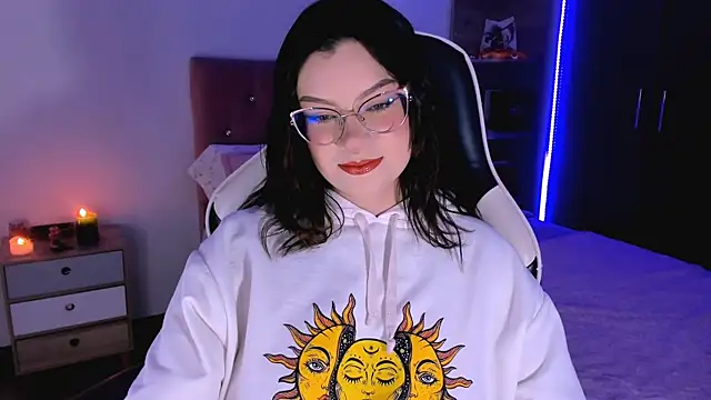 Snapshot of OphelianaRose33 chatting on 09-21-25, 09:05 OphelianaRose33 online show from 09-21-25, 09:05