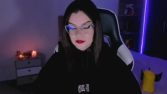 Snapshot of OphelianaRose33 chatting on 10-09-25, 09:35 OphelianaRose33 online show from 10-09-25, 09:35