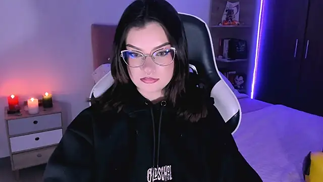 Snapshot of OphelianaRose33 chatting on 10-18-25, 10:21 OphelianaRose33 online show from 10-18-25, 10:21