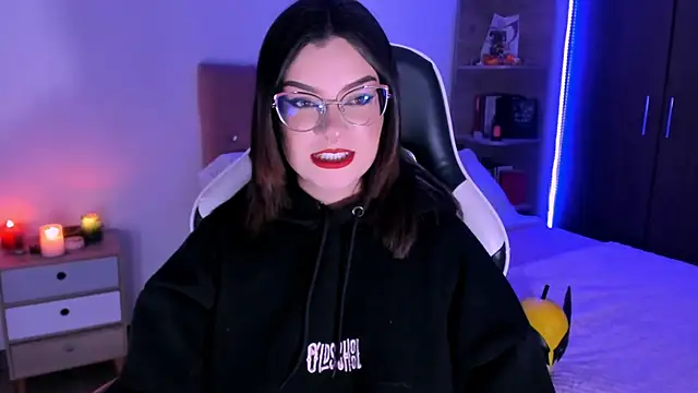 Snapshot of OphelianaRose33 chatting on 10-25-25, 11:10 OphelianaRose33 online show from 10-25-25, 11:10