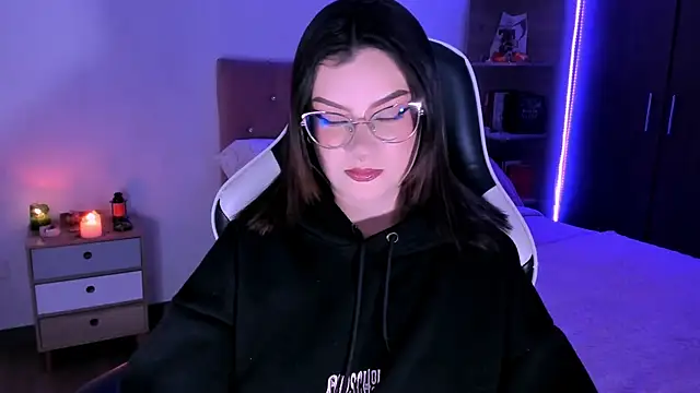 Snapshot of OphelianaRose33 chatting on 10-30-25, 10:54 OphelianaRose33 online show from 10-30-25, 10:54