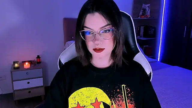 Snapshot of OphelianaRose33 chatting on 11-02-25, 09:06 OphelianaRose33 online show from 11-02-25, 09:06