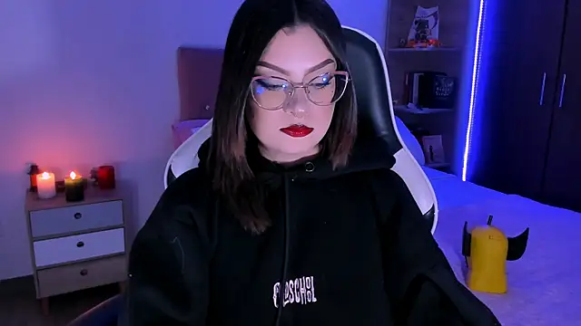 Snapshot of OphelianaRose33 chatting on 11-14-25, 10:29 OphelianaRose33 online show from 11-14-25, 10:29