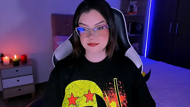 Snapshot of OphelianaRose33 chatting on 11-15-25, 08:16 OphelianaRose33 online show from 11-15-25, 08:16