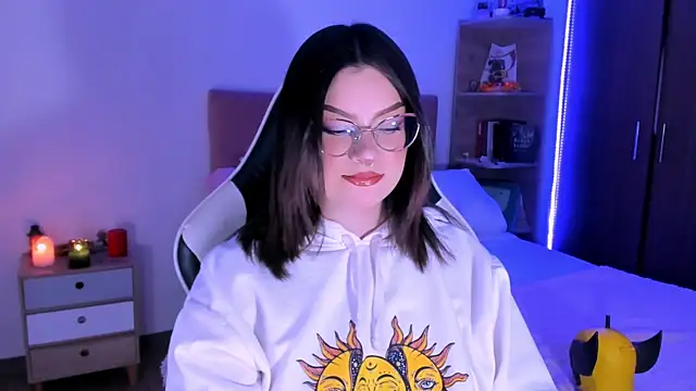 Snapshot of OphelianaRose33 chatting on 11-18-25, 10:14 OphelianaRose33 online show from 11-18-25, 10:14