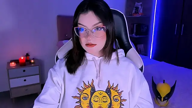 Snapshot of OphelianaRose33 chatting on 11-25-25, 10:32 OphelianaRose33 online show from 11-25-25, 10:32