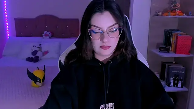 OphelianaRose33 online show from 12-20-25, 10:39