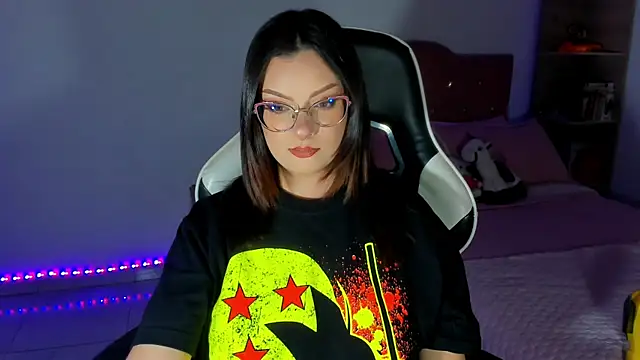 OphelianaRose33 online show from 05-15-26, 05:09