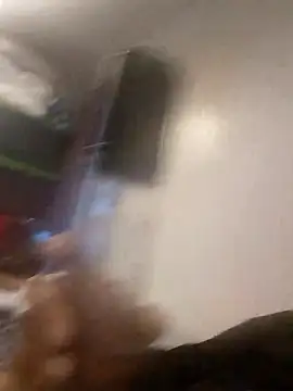 Snapshot of Hungwell1515 chatting on 01-19-26, 01:48 Hungwell1515 online show from 01-19-26, 01:48