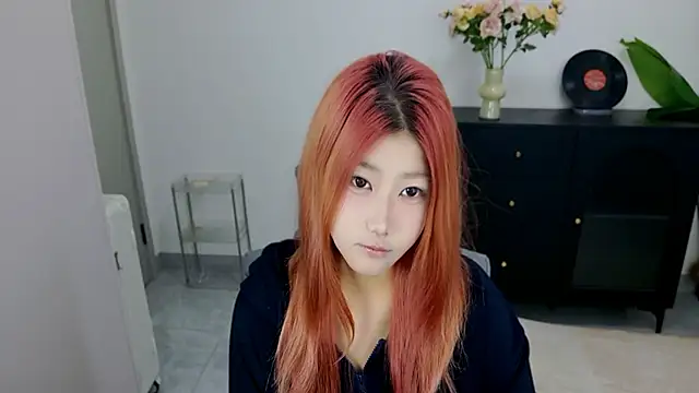 Snapshot of xiaouli chatting on 10-19-25, 02:01 xiaouli online show from 10-19-25, 02:01