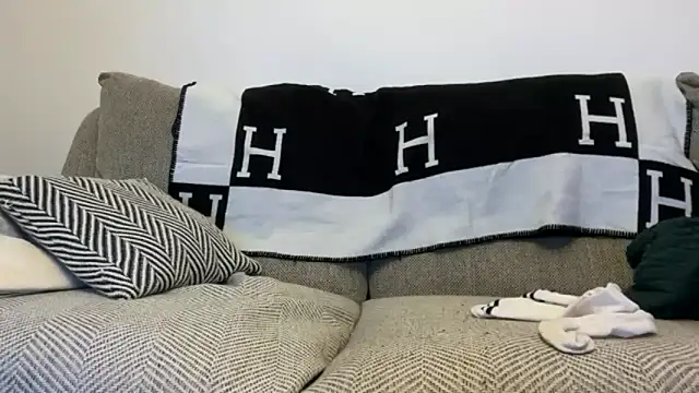 That English Rose  online show from 10-20-25, 05:41