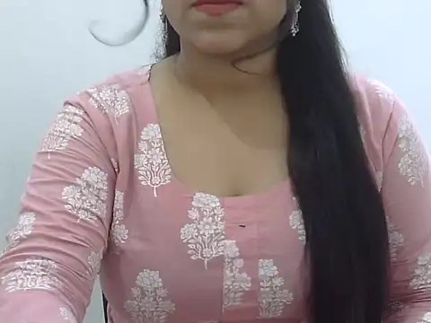 Snapshot of LIYO_ chatting on 06-27-26, 06:07 LIYO online show from 06-27-26, 06:07