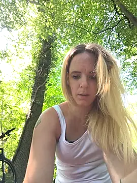 Snapshot of SexyMilf_37 chatting on 05-29-26, 10:35 SexyMilf 37 online show from 05-29-26, 10:35