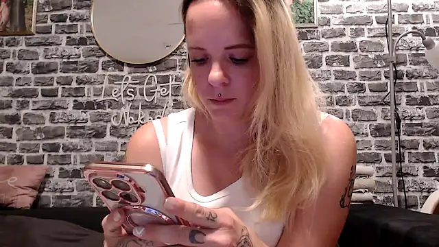 Snapshot of SexyMilf_37 chatting on 06-09-26, 08:31 SexyMilf 37 online show from 06-09-26, 08:31