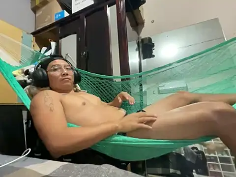 AlejXndroKD online show from 09-21-25, 02:29