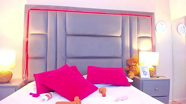 GabyMoreau online show from 10-29-25, 08:21