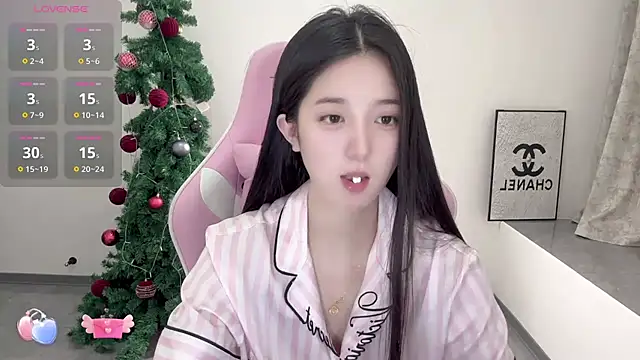 Snapshot of OiOi-666 chatting on 07-23-26, 05:38 OiOi-666 online show from 07-23-26, 05:38