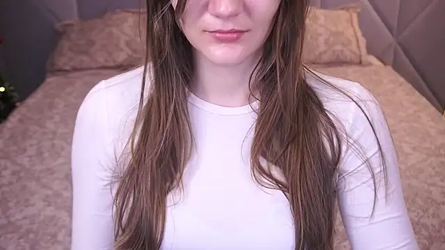 Snapshot of DiamondGoldie chatting on 01-18-26, 06:39 DiamondGoldie online show from 01-18-26, 06:39