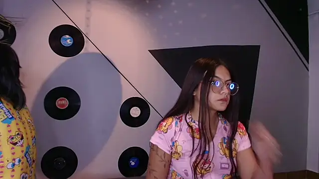 Lilith and Khloe online show from 11-25-25, 11:21