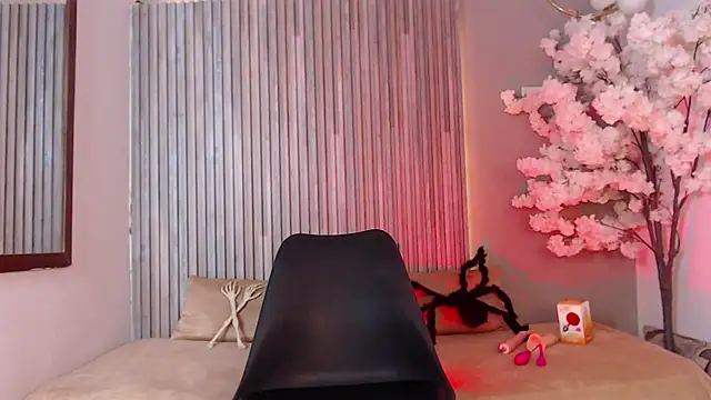 Snapshot of _Xamarha_ chatting on 10-15-25, 12:22 Xamarha online show from 10-15-25, 12:22