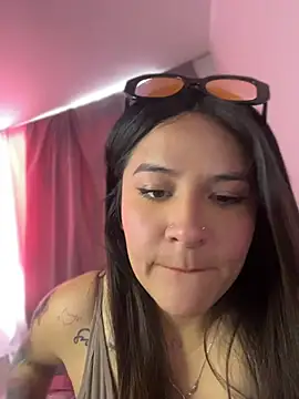 Snapshot of Linda_Bellucci chatting on 07-21-26, 03:36 Linda Bellucci online show from 07-21-26, 03:36