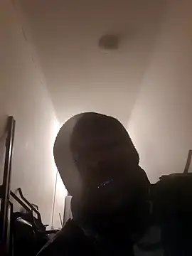 Snapshot of sex-machanic chatting on 11-17-25, 06:03 sex-machanic online show from 11-17-25, 06:03