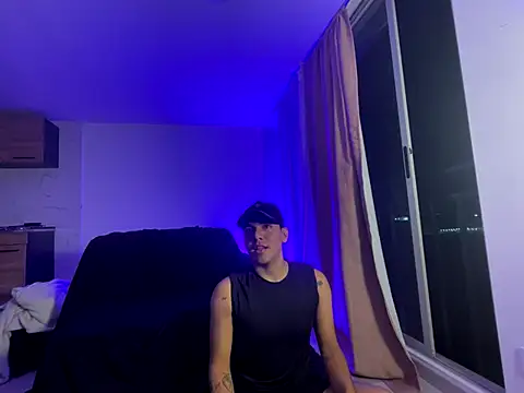 Snapshot of Axel_Hunter chatting on 10-08-25, 04:43 Axel Hunter online show from 10-08-25, 04:43