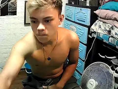 Snapshot of Pinoy_slutcummer69 chatting on 11-15-25, 08:33 Pinoy slutcummer69 online show from 11-15-25, 08:33