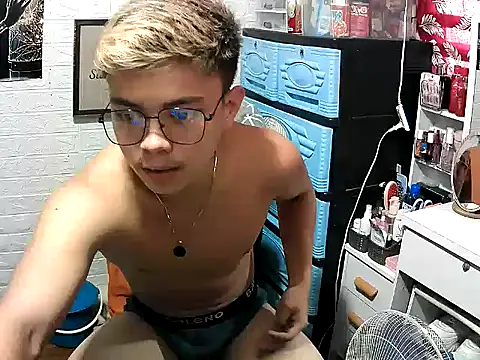 Snapshot of Pinoy_slutcummer69 chatting on 12-18-25, 07:14 Pinoy slutcummer69 online show from 12-18-25, 07:14