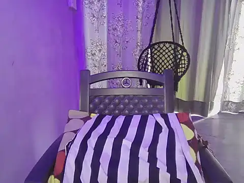 Naina 007 online show from 11-28-25, 07:00