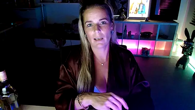 Mrs-Aurora online show from 10-16-25, 12:55