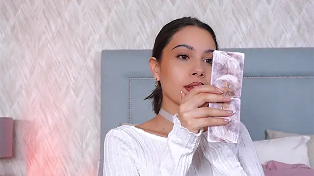 Sofy Bradd online show from 10-15-25, 03:17