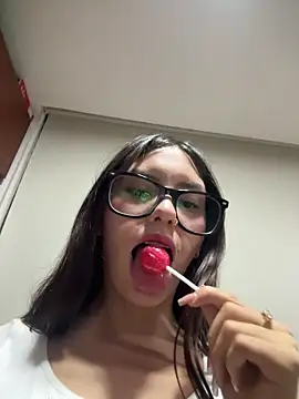 Snapshot of Katie_rawwww chatting on 09-27-25, 11:43 Katie rawwww online show from 09-27-25, 11:43