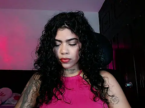 Snapshot of violetwitch05 chatting on 09-13-25, 04:23 violetwitch05 online show from 09-13-25, 04:23