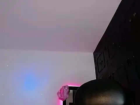 Snapshot of violetwitch05 chatting on 09-25-25, 06:00 violetwitch05 online show from 09-25-25, 06:00