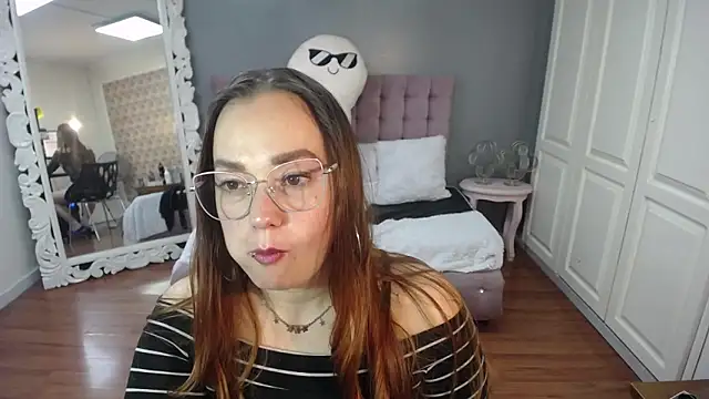 Snapshot of Tammy_parker_ chatting on 09-19-25, 04:25 Tammy parker online show from 09-19-25, 04:25