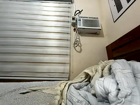 Sluttgwen69 online show from 11-22-25, 02:27