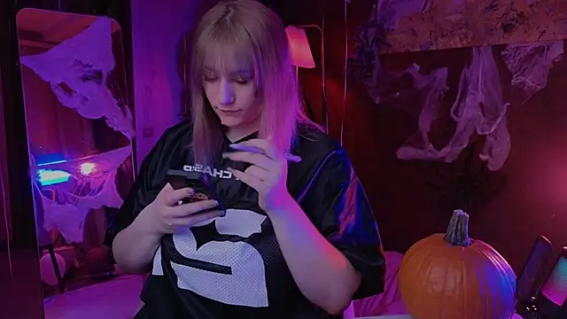 Morvelyn online show from 10-26-25, 05:30