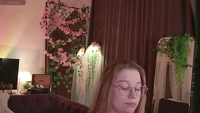 Snapshot of Morvelyn chatting on 05-20-26, 06:25 Morvelyn online show from 05-20-26, 06:25