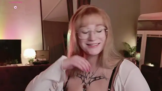 Snapshot of Morvelyn chatting on 07-11-26, 09:27 Morvelyn online show from 07-11-26, 09:27
