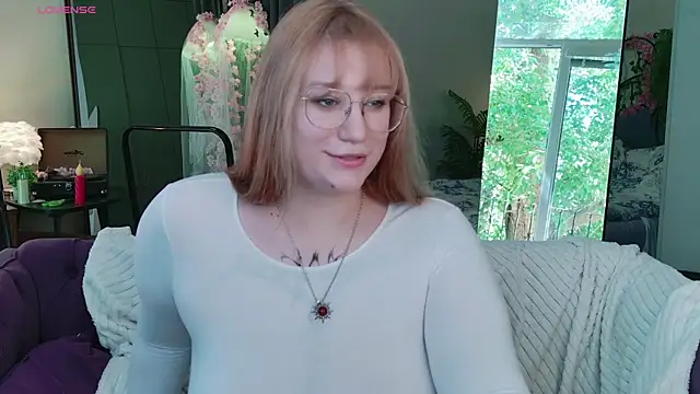 Snapshot of Morvelyn chatting on 07-28-26, 11:17 Morvelyn online show from 07-28-26, 11:17