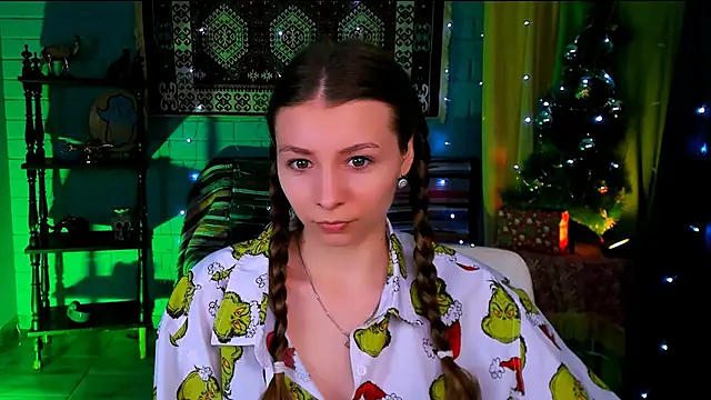 JulieDaniel online show from 12-18-25, 04:18