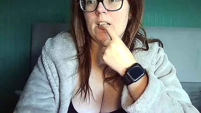 Snapshot of Curvy-BellaX chatting on 09-16-25, 10:16 Curvy-BellaX online show from 09-16-25, 10:16