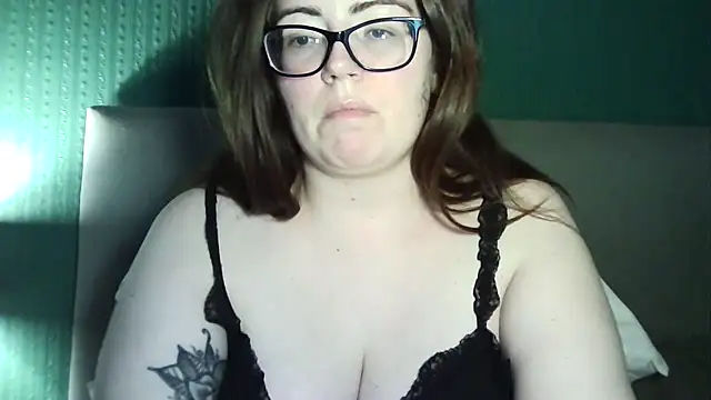 Snapshot of Curvy-BellaX chatting on 10-10-25, 08:41 Curvy-BellaX online show from 10-10-25, 08:41